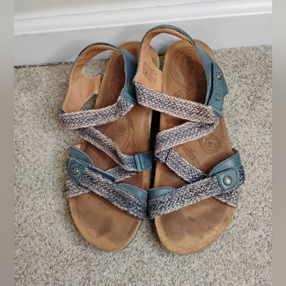 Taos Women's Size 39/8 8.5 Us Women's Blue and Tan Sandals